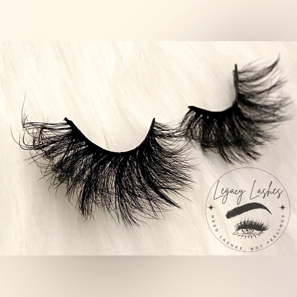 Juicy- Fluffy 22 MM Lash 🫶🏼 - Picture 2 of 3